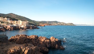 badebuchten an der corniche d'or