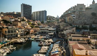 ein kleiner traditioneller Fischereihafen in Marseille