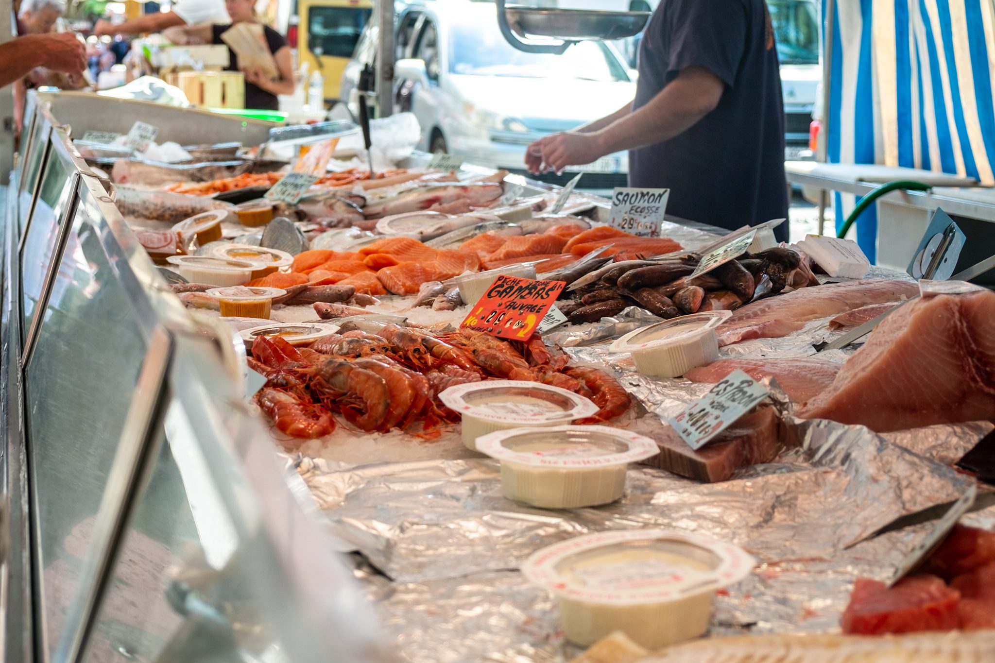 frischen Fisch bekommt man hier auch auf dem Markt, teilweise morgens gefangen